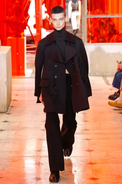Look 10